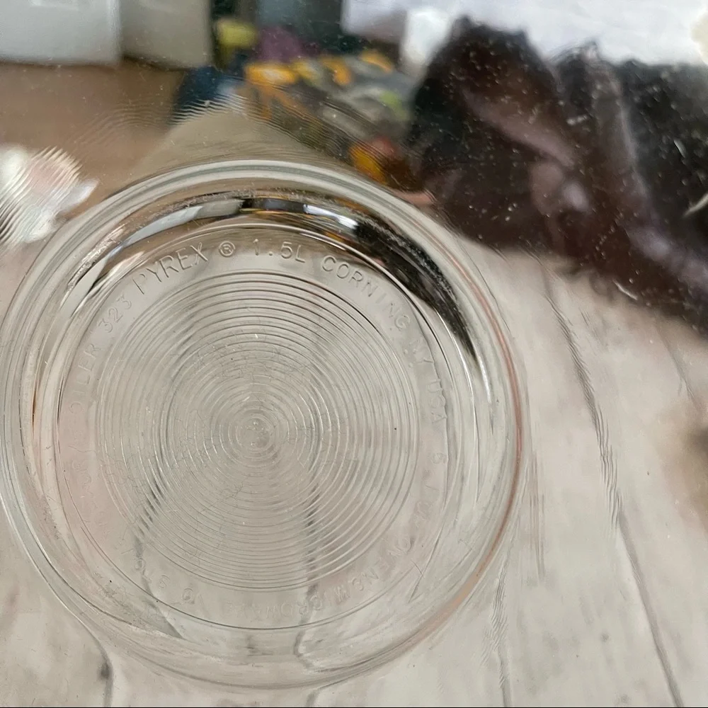 PREOWNED VINTAGE PYREX CLEAR FLORAL MIXING BOWL 1.5L GLASS - Picture 6 of 8